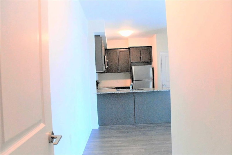 305 - 2375 Bronte Rd, Oakville, L6M1P5 | Image 3