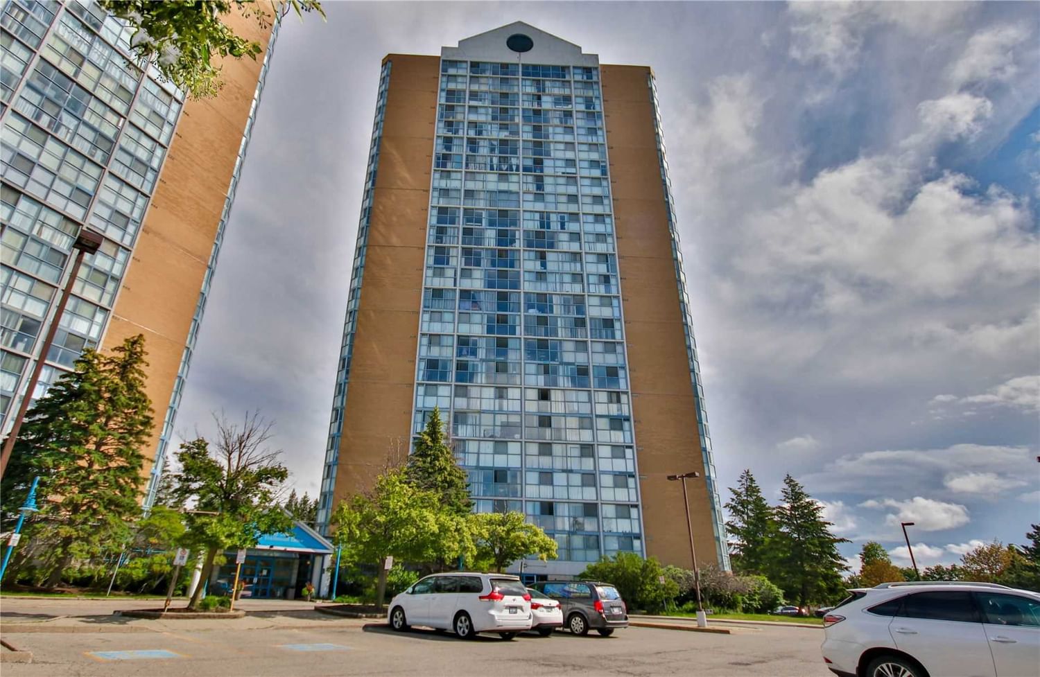 Condo leased at 1113-35 Trailwood Drive, Mississauga, Hurontario, L4Z3K9 - MLS: W5766918