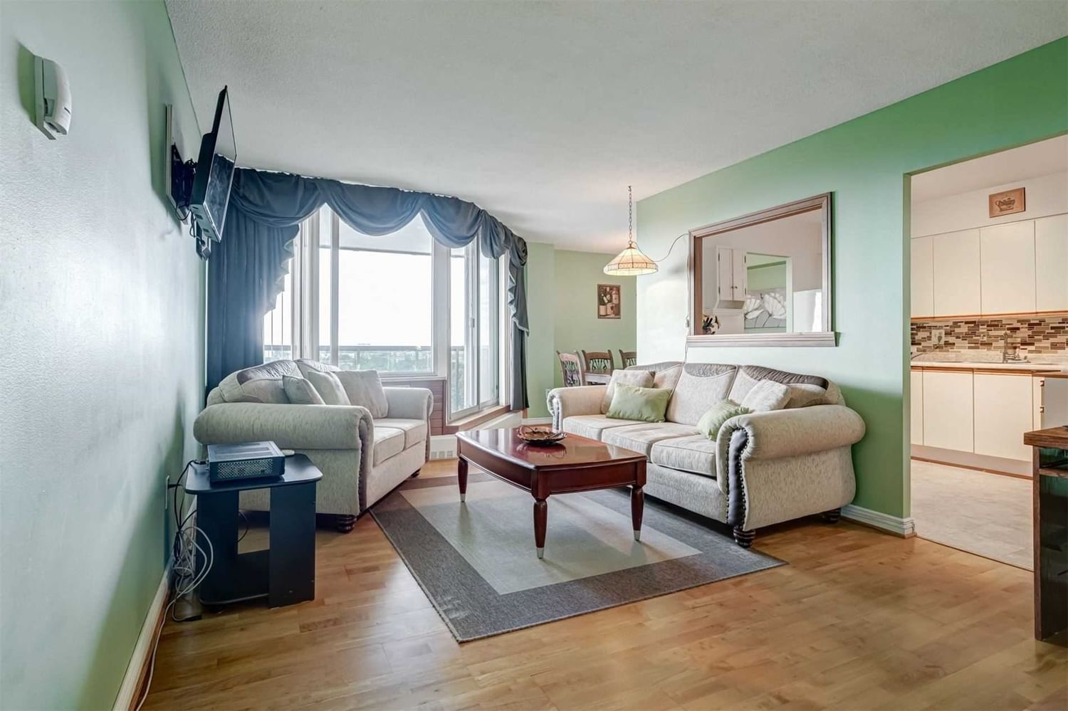 Listing Image 7