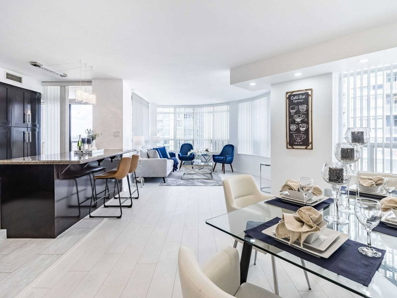 1906 - 3880 Duke Of York Blvd, Mississauga, L5B4M7 | Image 3