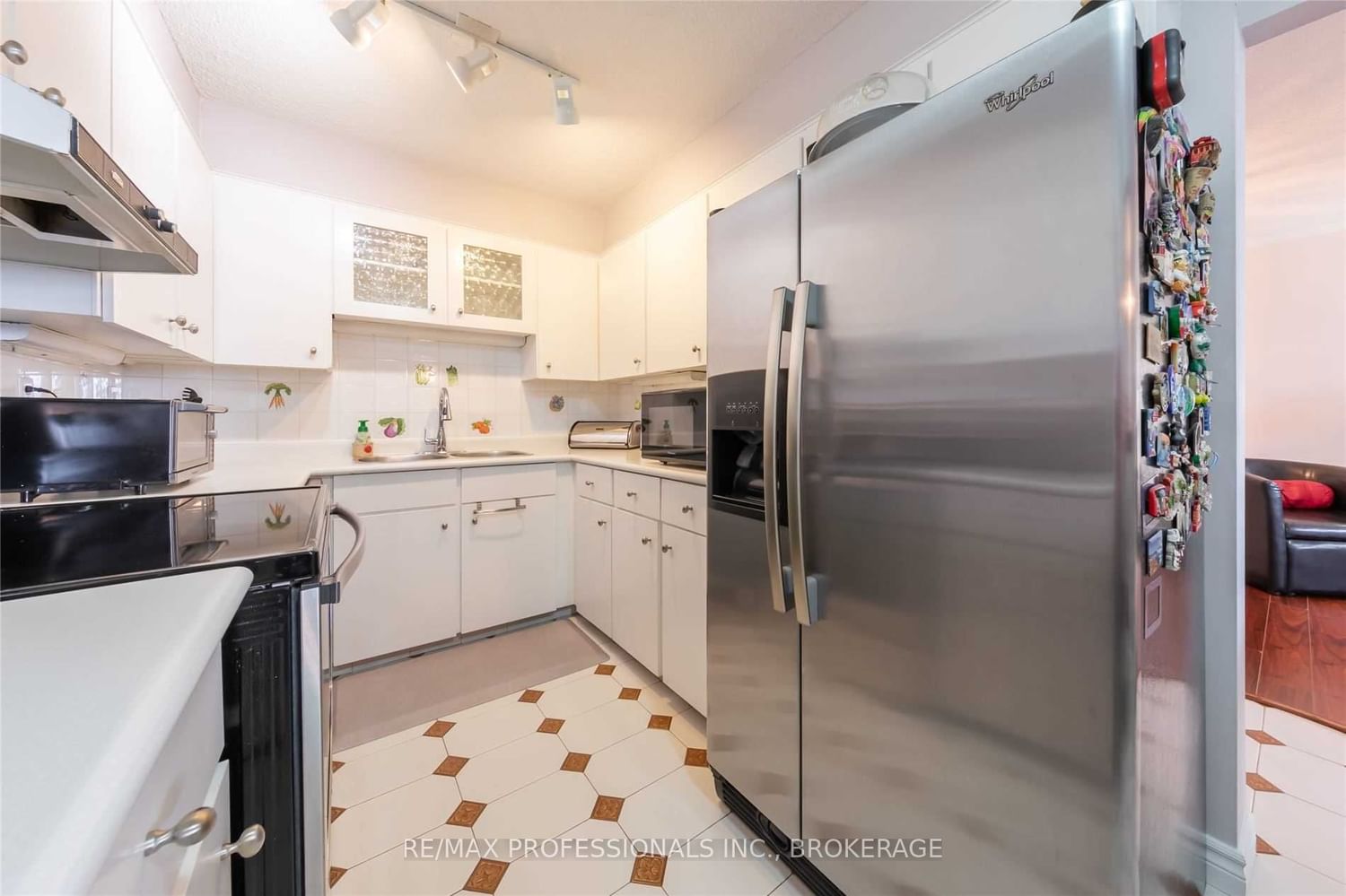 Listing Image 4
