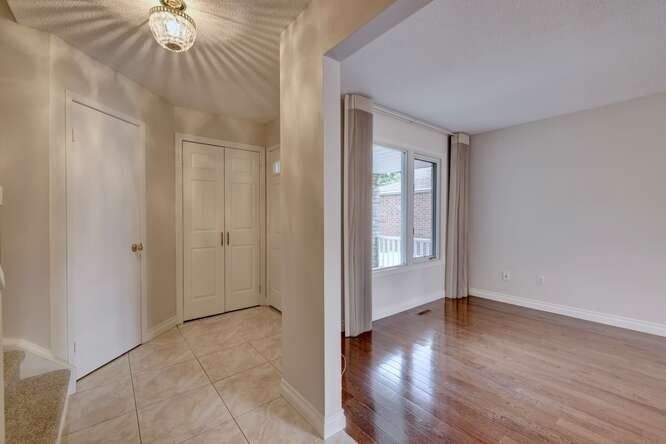 4334 Lee Dr, Mississauga, L4W4A8 | Image 3