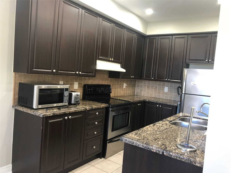 33 Tomabrook Cres, Brampton, L6R0V2 | Image 3