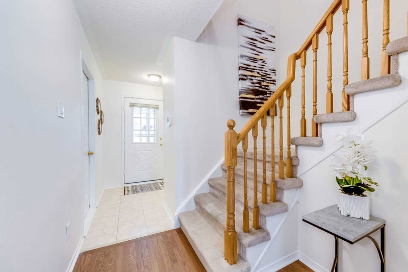 30 Wickstead Crt, Brampton, L6R1N8 | Image 2