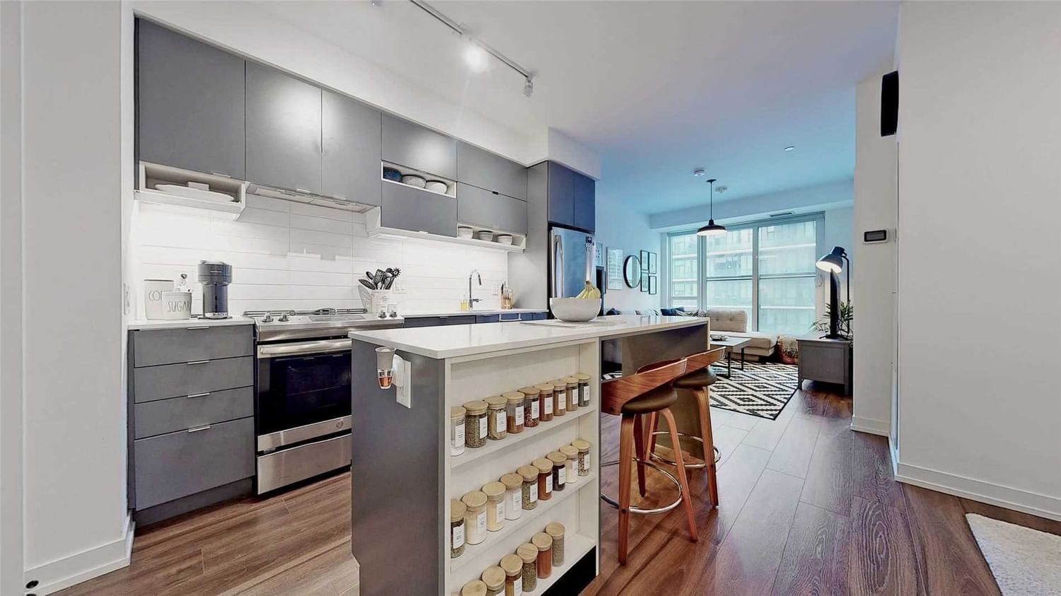 Listing Image 7