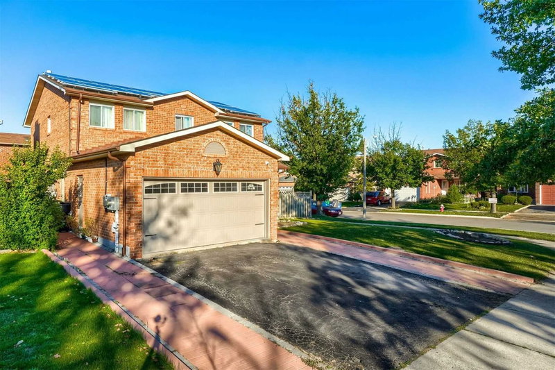 25 Sheringham St, Brampton, L6Z2P5 | Image 2