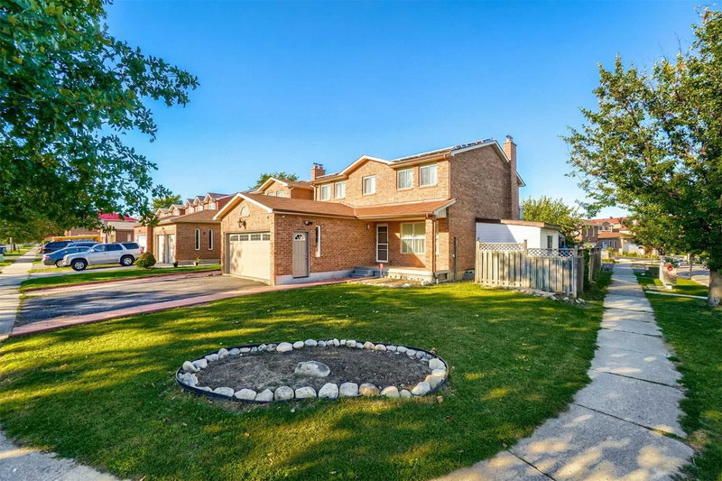 25 Sheringham St, Brampton, L6Z2P5 | Image 3