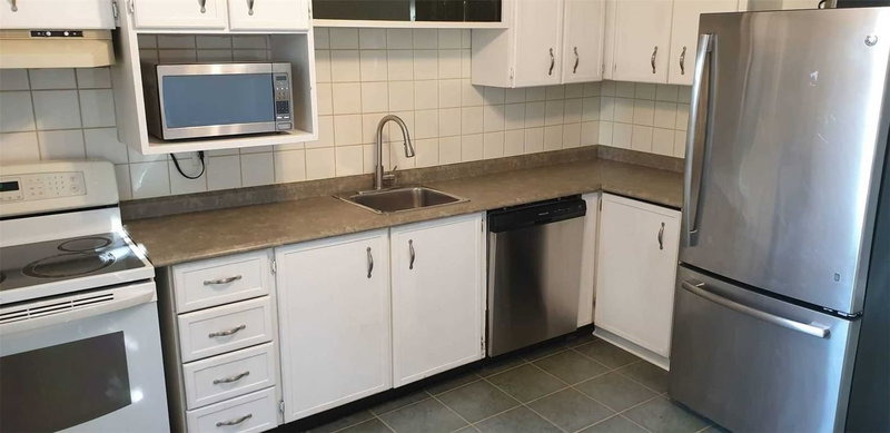 31 Huntingwood Cres, Brampton, L6S1S5 | Image 2