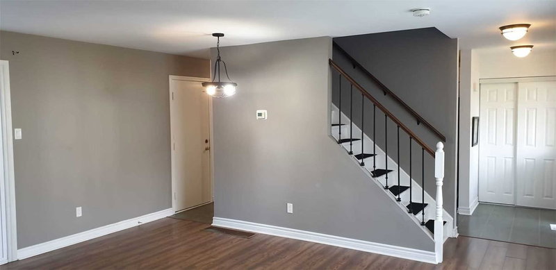 31 Huntingwood Cres, Brampton, L6S1S5 | Image 3