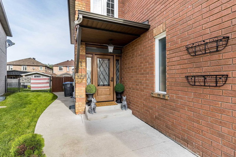 36 Coachwood Manor Crt, Caledon, L7E 1X8 | Image 3