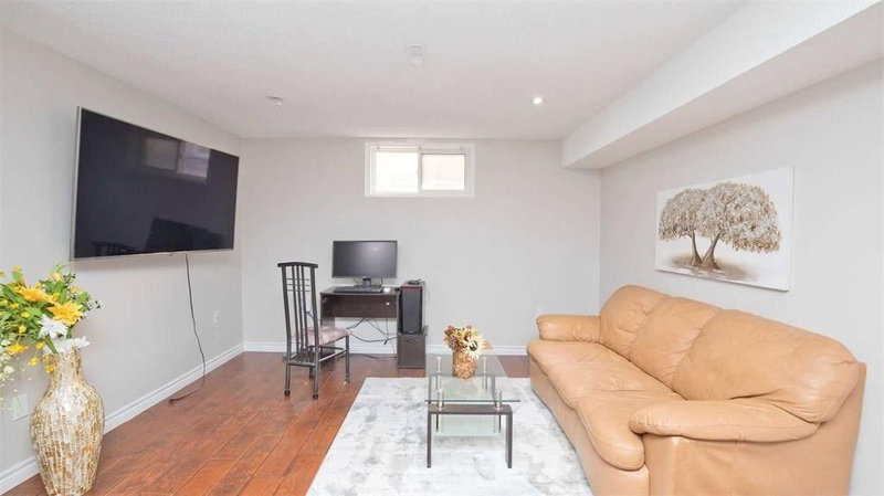 38 Panorama Cres, Brampton, L6S3T9 | Image 2