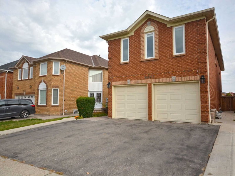 Upper - 6097 Douguy Blvd, Mississauga, L5V 1B2 | Image 3