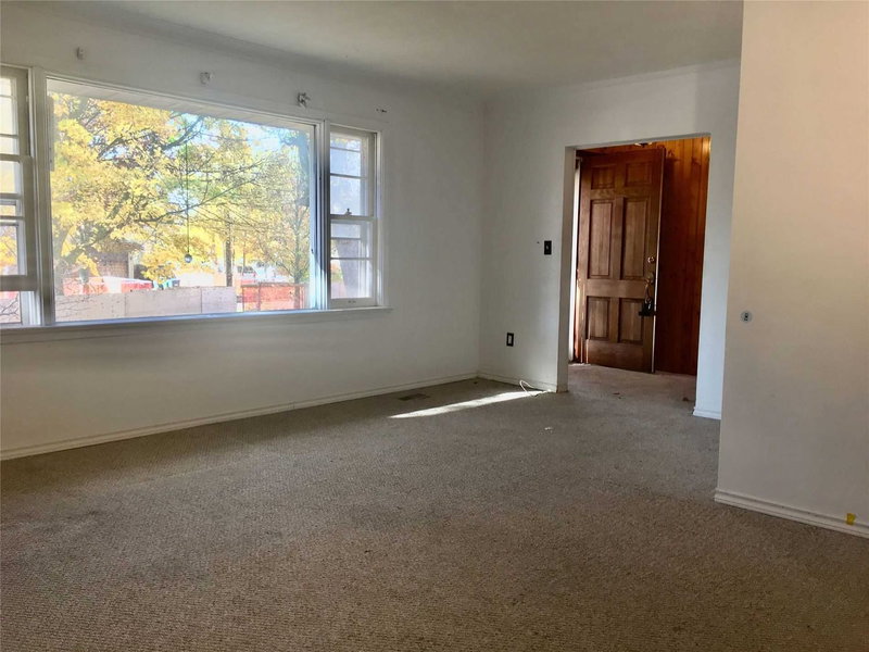 1643 Glenburnie Rd, Mississauga, L5G3E4 | Image 2