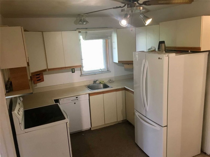 1643 Glenburnie Rd, Mississauga, L5G3E4 | Image 3