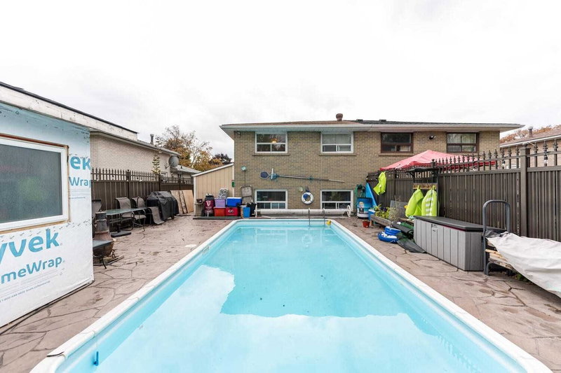 63 Newstead Cres, Brampton, L6V2A8 | Image 2