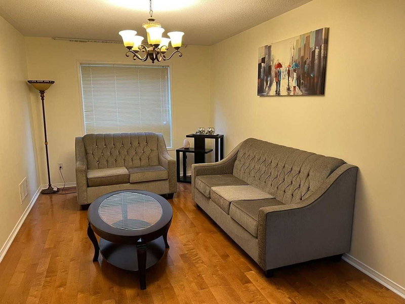 16 Sweet Clover Cres, Brampton, L6R3A2 | Image 2