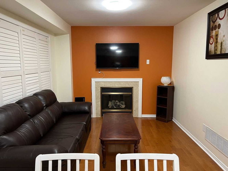 16 Sweet Clover Cres, Brampton, L6R3A2 | Image 3