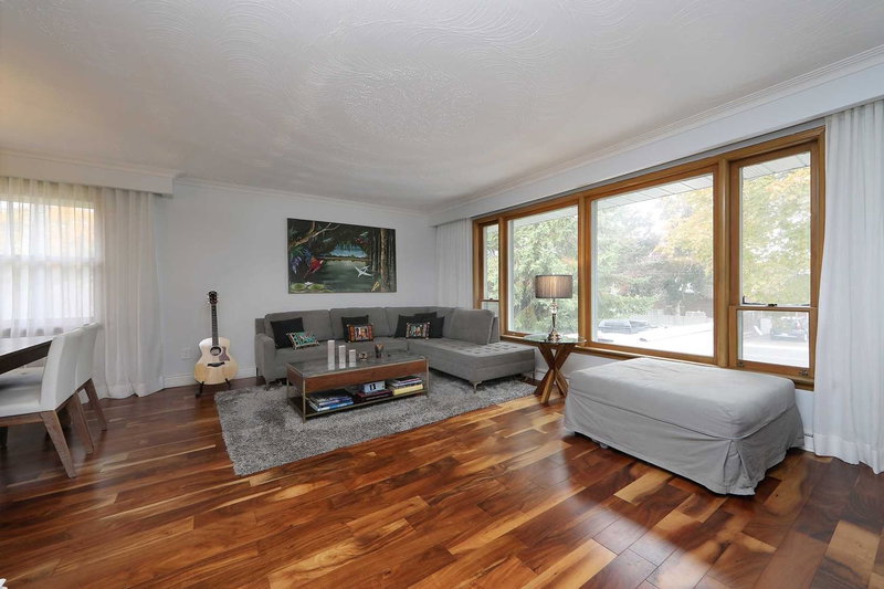3 Keywell Crt, Toronto, M8Y 1S5 | Image 2