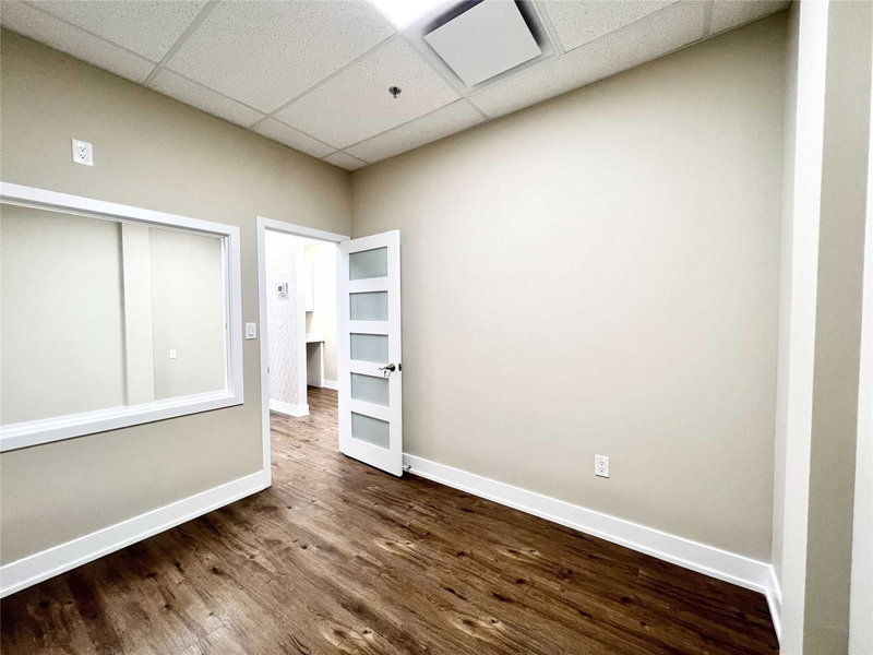 213 - 3485 Rebecca St, Oakville, L6L 6X9 | Image 3