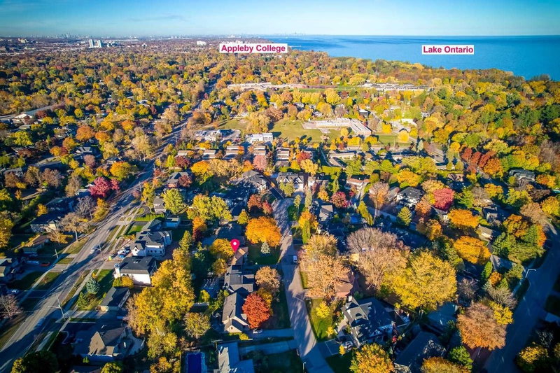 281 Savoy Cres, Oakville, L6L1Y2 | Image 3