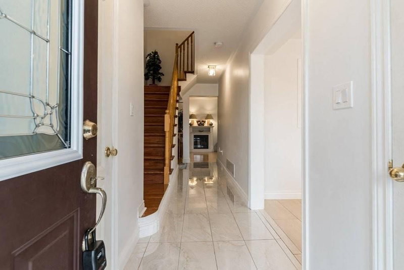 63 Pressed Brick Dr, Brampton, L6V4K3 | Image 2