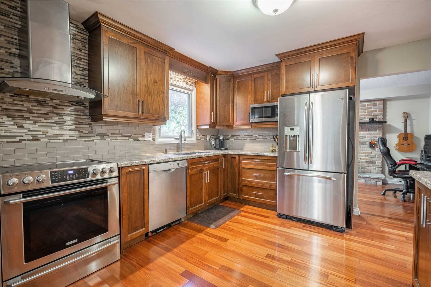 Listing Image 7