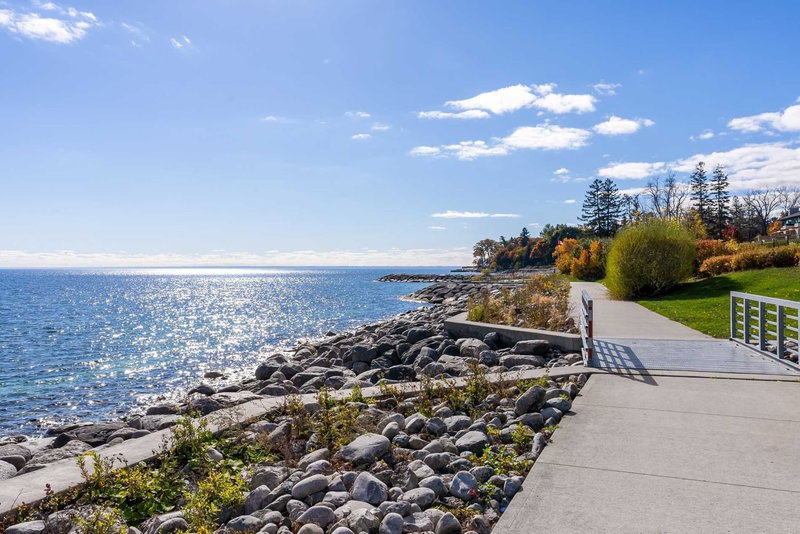 26 - 10 Maple Grove Dr, Oakville, L6J 4T8 | Image 3