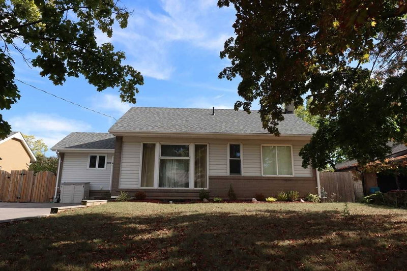 130 Mayfield Dr, Oakville, L6H1K7 | Image 2