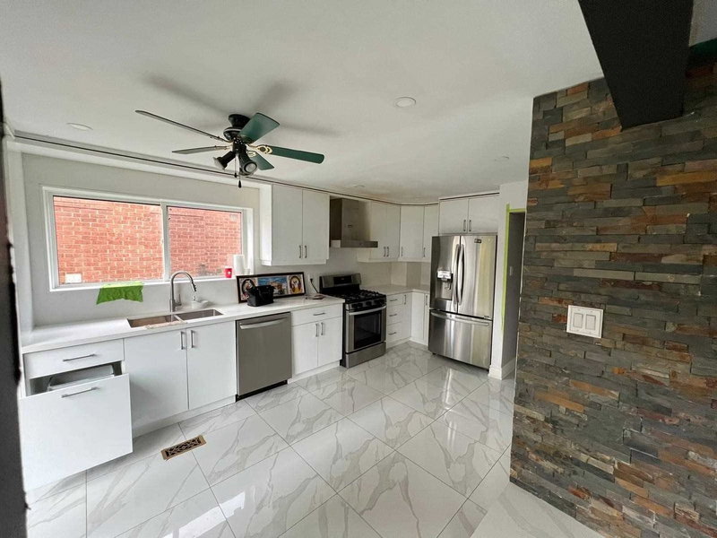 21 Nottingham Cres, Brampton, L6S 4G3 | Image 3