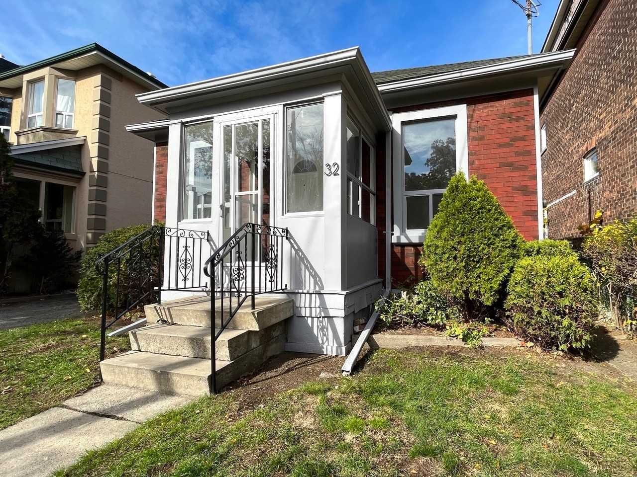 Detached House leased at 32 Boustead Avenue, Toronto, High Park-Swansea, M6R1Y9 - MLS: W5811787