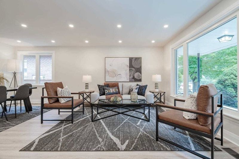 364 Rathburn Rd, Toronto, M9B2M1 | Image 2