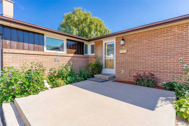7 Addington Cres, Brampton, L6T2R1 | Image 3