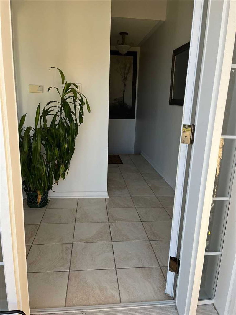 6604 Opera Glass Cres, Mississauga, L5W 1R8 | Image 3