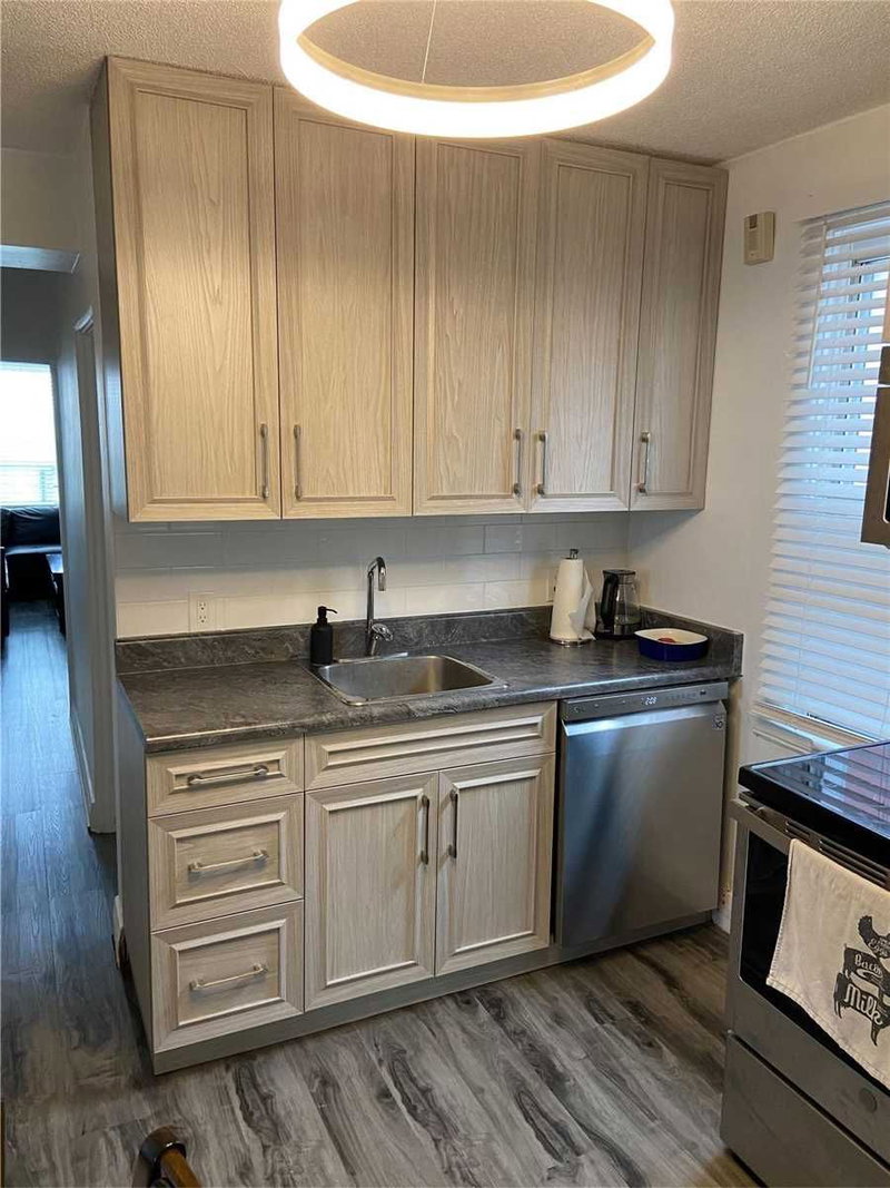 #2 - 929 Lakeshore Rd E, Mississauga, L5E1E3 | Image 3