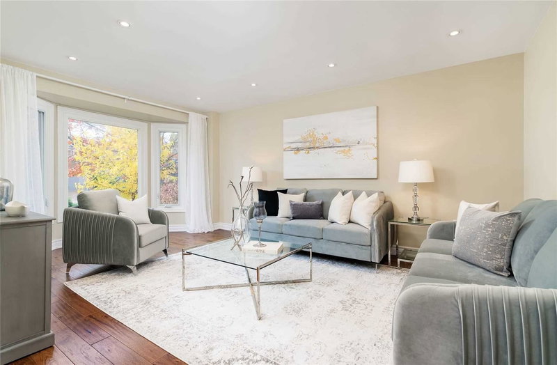 1104 Ambercroft Lane, Oakville, L6M1Z2 | Image 2