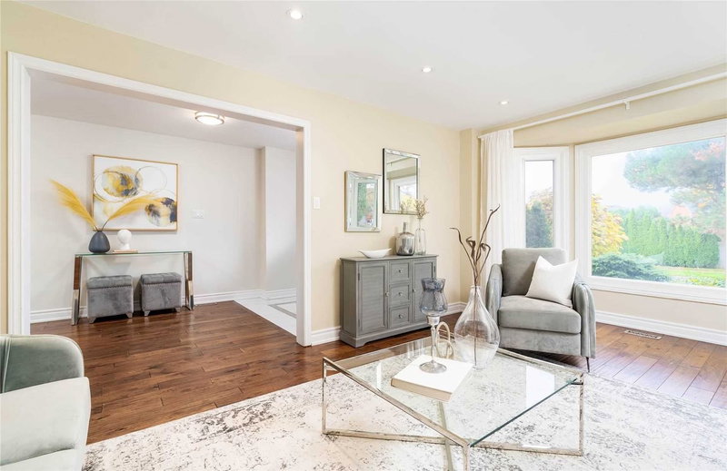 1104 Ambercroft Lane, Oakville, L6M1Z2 | Image 3