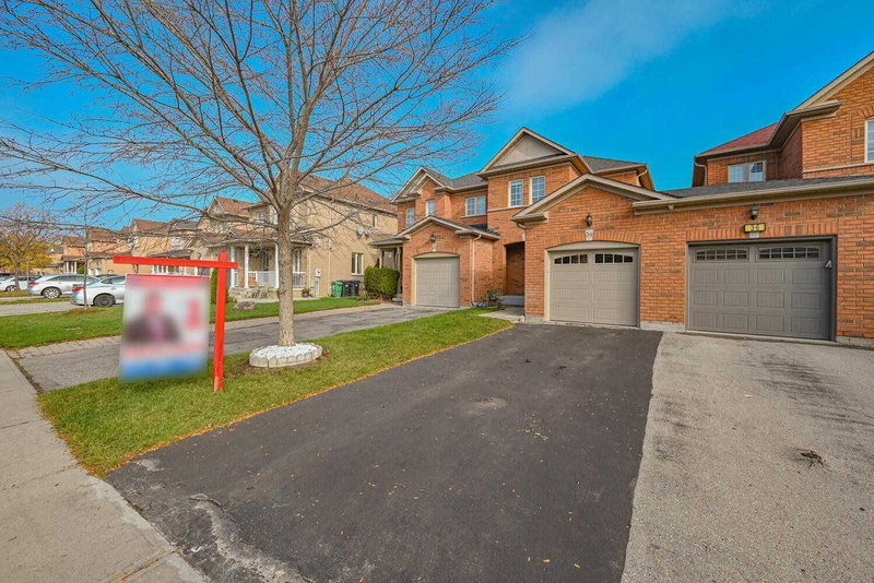 34 Earth Star Tr, Brampton, L6R2P3 | Image 2