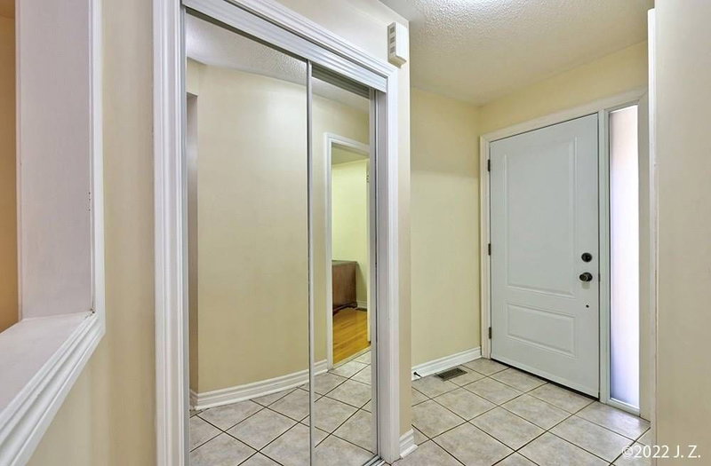 7059 Magistrate Terr, Mississauga, L5W1E4 | Image 3