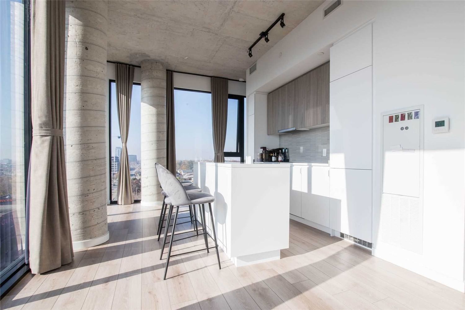 Condo sold at Ph15-7 Smith Crescent, Toronto, Stonegate-Queensway, M8Z 0G3 - MLS: W5817059