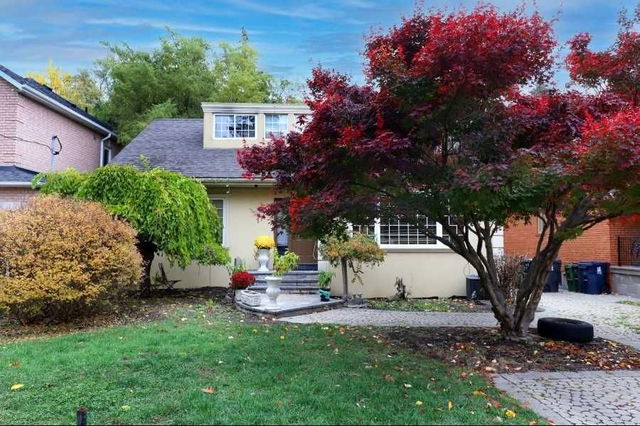 11 Westbank Crescent