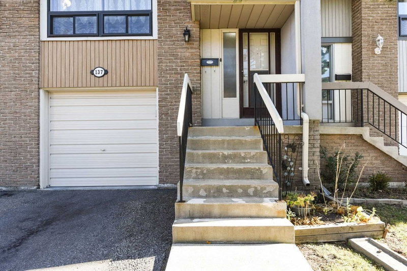 137 Ashton Cres, Brampton, L6S3J9 | Image 3