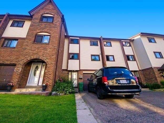 23 Mccallum Crt, Brampton, L6W3M4 | Image 2