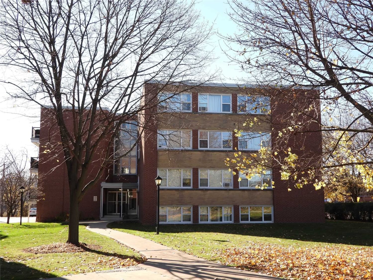 Condo leased at 201-2052 Courtland Drive, Burlington, Brant, L7R1R8 - MLS: W5821934