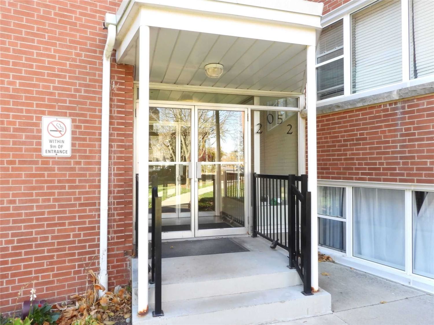 Condo leased at 201-2052 Courtland Drive, Burlington, Brant, L7R1R8 - MLS: W5821934