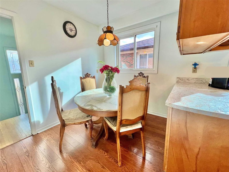 34 Petiole Rd, Toronto, M3N2B4 | Image 3