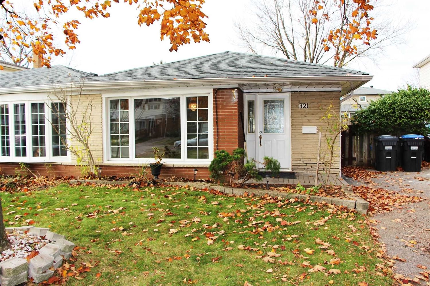 Semi-Detached House leased at 321 Montego Road, Mississauga, Cooksville, L5B 1C6 - MLS: W5822370