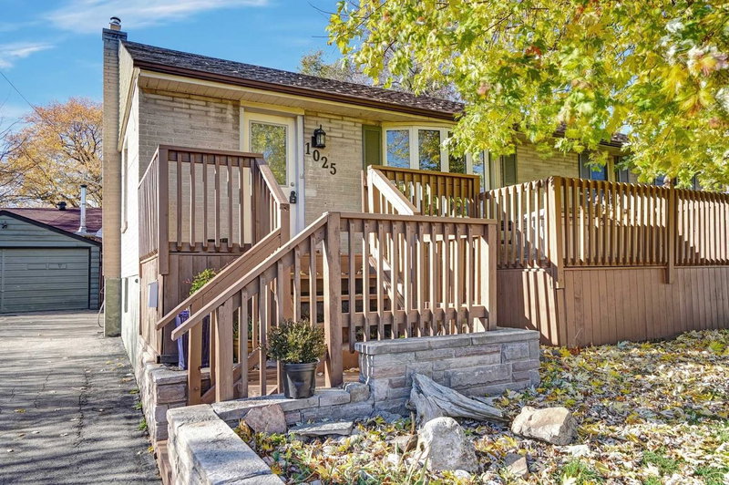 1025 Wayne Pl, Burlington, L7T 3R5 | Image 2