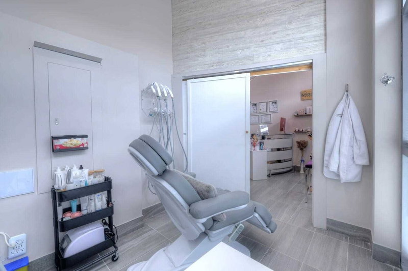 102 - 34 Plains Rd E, Burlington, L7T 0B9 | Image 3