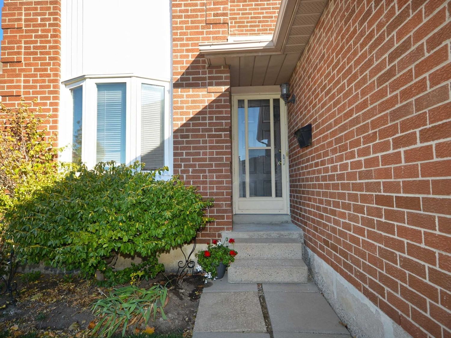 Detached House sold at 4085 Bluegrass Court, Mississauga, Creditview, L5C 3Y4 - MLS: W5823519