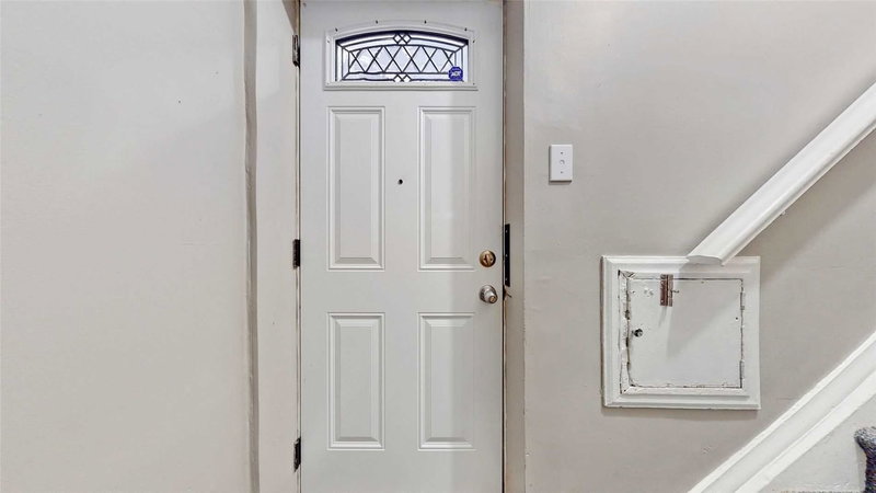 A - 255 Lakeshore Rd E, Mississauga, L5G1G8 | Image 3